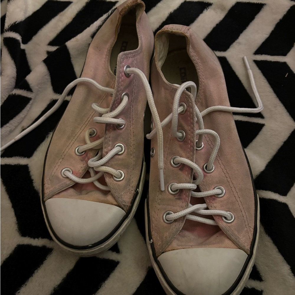 Pink converses